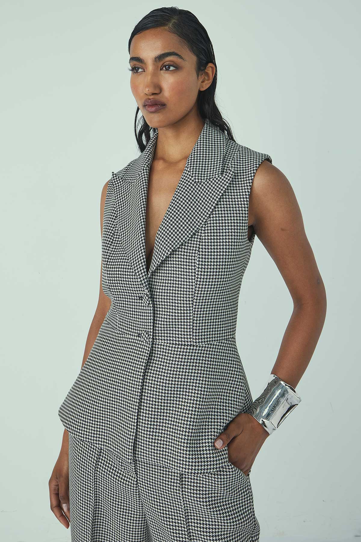 WAISTCOAT J011 - Houndstooth in black and white